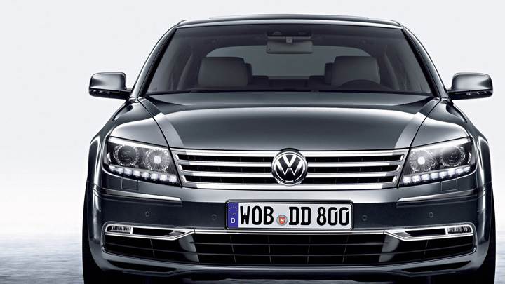Front Pose Of 2011 Volkswagen Phaeton In Grey